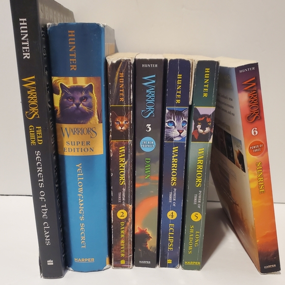 Warriors Erin Hunter 7 Book Set w/2 - 1st Edition Hardcovers & 5 Paperbacks - Picture 2 of 15